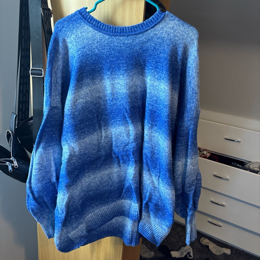 Old Navy women’s  Blue Ombre Crewneck Sweater
